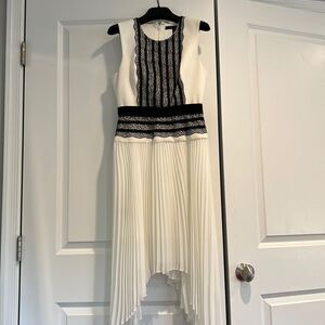 BCBGMAXAZRIA Women's Adelyn Sleeveless Dress with Pleated Skirt Size 2
